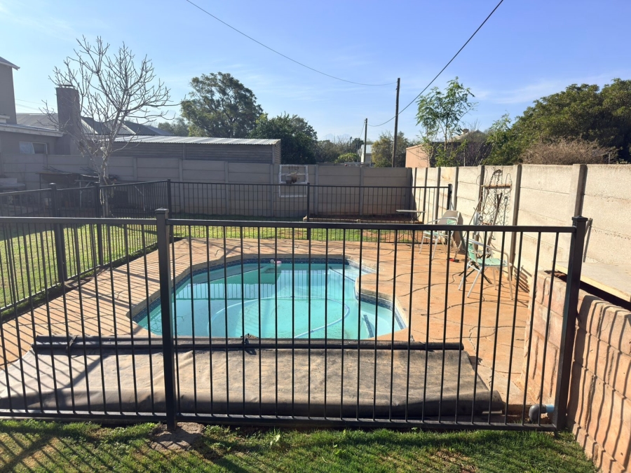 2 Bedroom Property for Sale in Rouxpark Western Cape